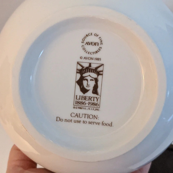 AVON VTG Statue Liberty Bowl 1985 Ceramic Torch Flame  Wood Base Commemorative - Picture 3 of 10